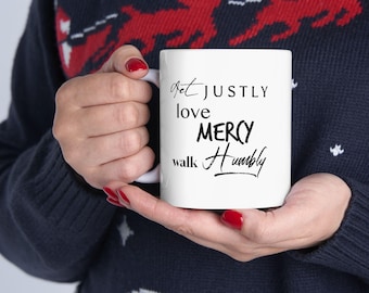 Taza de café con versículo bíblico de Miqueas 6:8, regalo inspirador