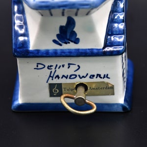 1960er Jahre Wind Up musikalische Porzellan Blau & Weiß Delft Windmühle Made in Holland handbemalte drehende Metall Windmühle Flügel Tulpen von Amsterdam Bild 5