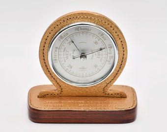 Ungewöhnliches Tischbarometer aus den frühen 1960er Jahren - Hergestellt aus Holz & Echtem Schweinsleder - Restauriert, überprüft und Funktioniert sehr gut!