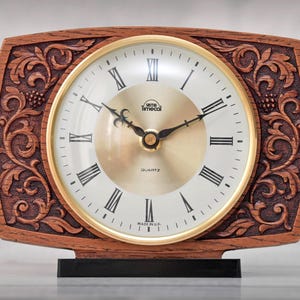 Vintage Smiths Uhr, verzierte geschnitzte Eichen-Effekt-Kaminuhr, funktionierender britischer Quarz, Kunstholz-Regency-Dekor, restauriertes Geschenk, späte 1970er Jahre