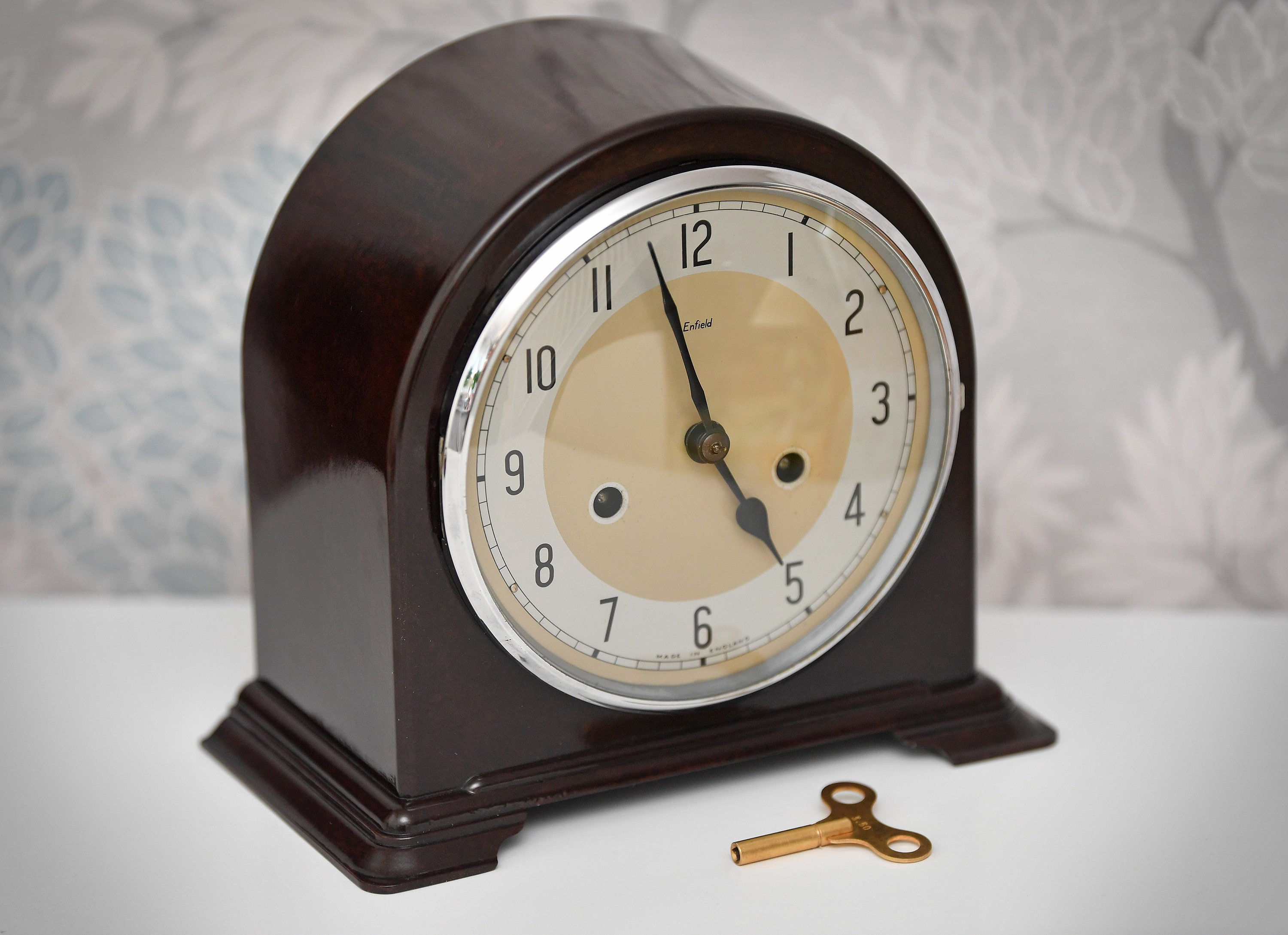 Rare Vintage Late 1940 s Smiths Enfield English Art Deco 8 Day Striking Bakelite Mantel Clock in Excellent Condition