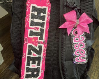 Mochila tipo bandana Hit Zero Cheer Bag con nombre o nombre del equipo en purpurina.