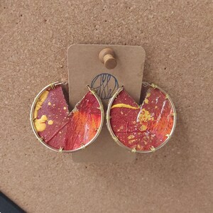 Boucles d&#39;oreilles créoles en toile peintes à la main