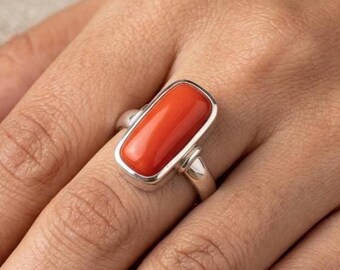 Anel de Prata de Lei com Coral Vermelho Natural, Anel de Destaque com Cabochão de Coral Vermelho, Joia Artesanal com Pedras Preciosas