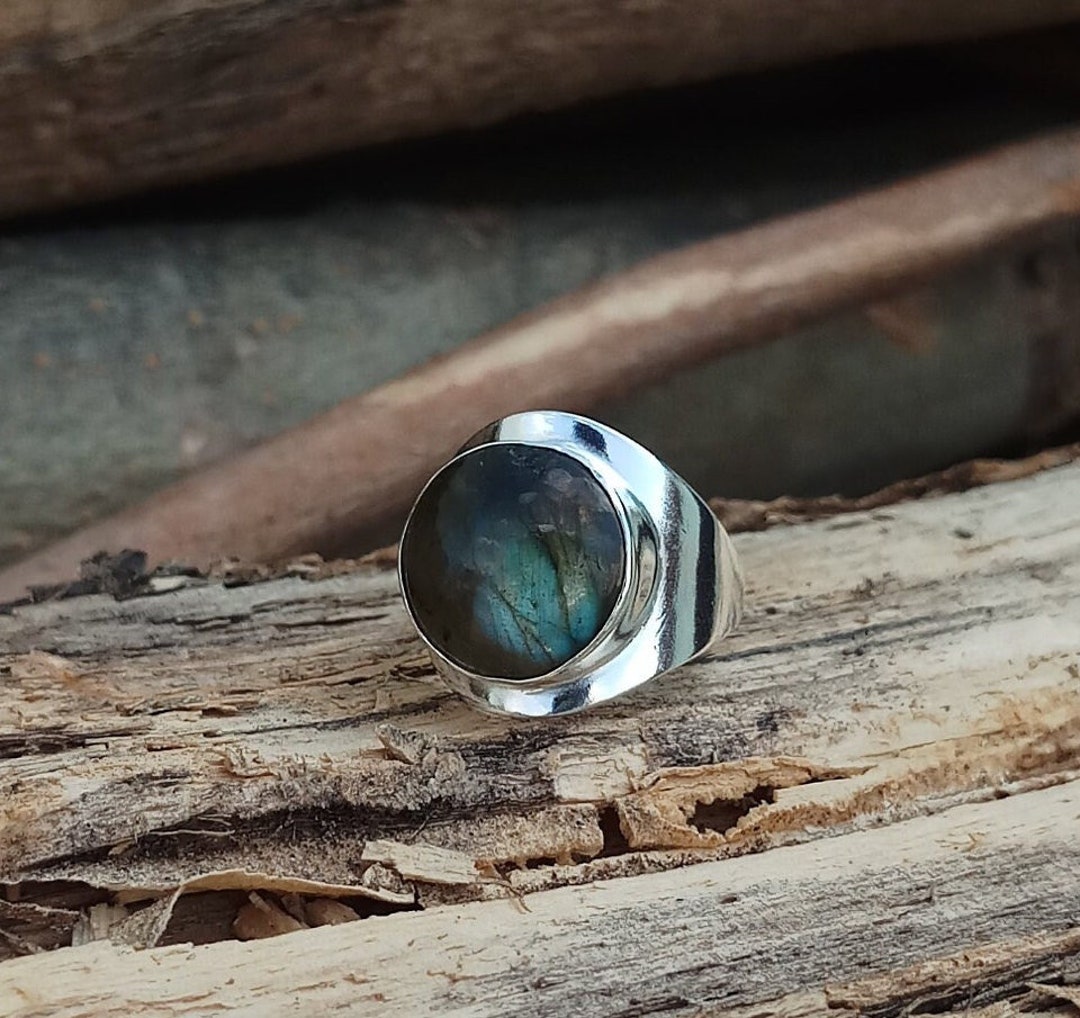 Vintage Silver Dome Labradorite Ring 925 Vintage Silver Dome Labradorite Ring 925