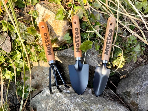 Yardwe 3 Sets Shovel rake Childrens Gardening kit Kids Shovel and rake Garden Soil Cultivator Gardening Plant Shovel Kids Beach Toy Mini Toys 並行輸入 3 in 1 Shovel,Rake,Spade Kids Gardening Tool for Gardening Planting and  Sand Playing Iron Color Paint Toy Kids Gardening Set