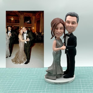 Custom couple bobbleheads,Personalized wedding bobblehead cake toppers,custom parent figurines, anniversary gift,birthday gift,wedding gift.