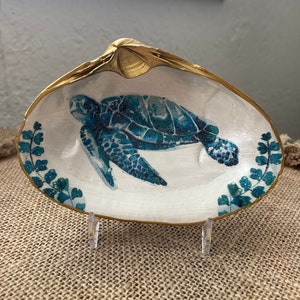 Clam shell trinket dish