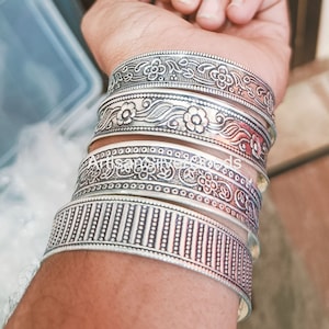 925 Sterling Silber Set mit 4 Armreifen Sterling Silber Armreif Set, 4 Armreifen, Boho Stacking Armreifen, Silber handgefertigtes Set, 4 Tagesarmbänder