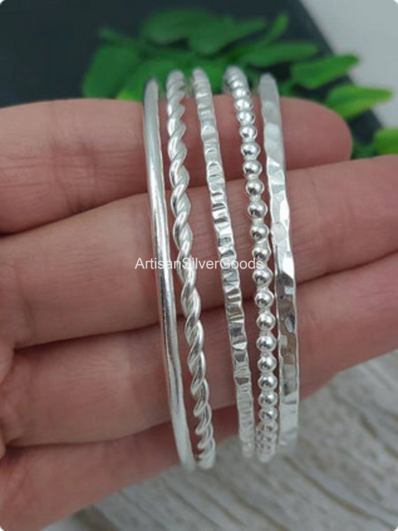 Bracelet jonc en argent massif 925, lot de 5 joncs, jonc en argent, jonc fait main, jonc pour femme, jonc martelé, jonc 5 jours, jonc empilable image 1