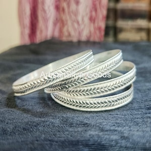 Stacking Bangle in Sterling Silver, Sterling Silver Bangle Set, Set of 4 Bangles, Boho Stacking Bangles, Silver Handmade Set, 4 Day Bangles
