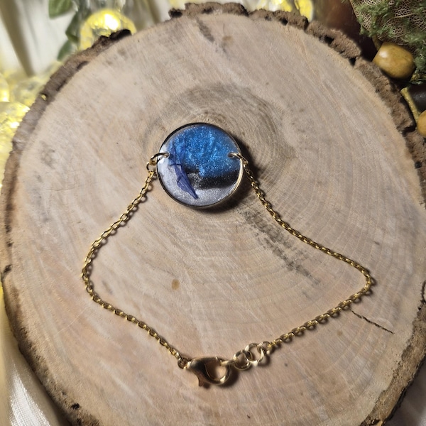 Blue Cornflower & Estonian Flag. Estonian souvenir Colors Resin Bracelet – Handmade Botanical Jewelry, Souvenir Gift. Estonian souvenir.