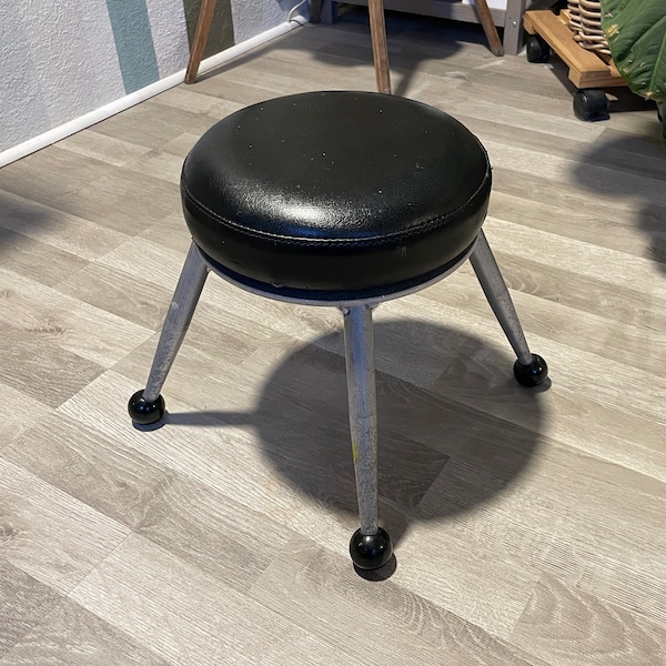 Petit tabouret industriel