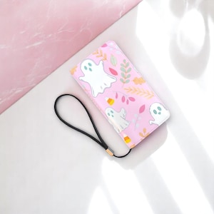 Cartera de muñeca rosa con fantasmas pastel, monedero kawaii de Halloween con estampado de caramelos de maíz, bonito organizador de estilo espeluznante, regalo de bruja rosa para chica espeluznante.