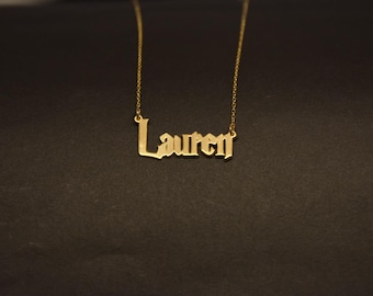 Collar con nombre en plata - Regalo de Navidad - Collar con la tipografía del mago Harry P. - Collar personalizado con nombre en oro macizo de 14 quilates - Regalo de cumpleaños