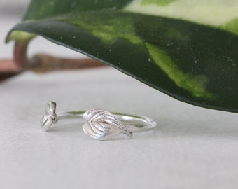 Philodendron Micans Ring  - Stunning plant jewelry for women featuring 2 leaves twisting around the open band