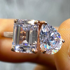 Toi et Moi Ring, Two Stone Engagement Ring, Birthstone Ring, Anniversary Ring,  Emerald and Pear Ring, Moissanite Toi et Moi Rings for Women