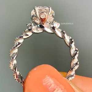 Bague de fiançailles en or blanc 2,5 carats au choix Bague halo ovale Bague moissanite ovale Bague de fiançailles Art déco fleur Bague de mariage fleur