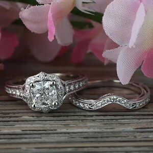 1920s Antique Vintage 2.0 Ct White Cushion Cut Diamond