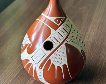 Mata Ortiz Pottery "Gota" by Angel Amaya and Abelina Corona
