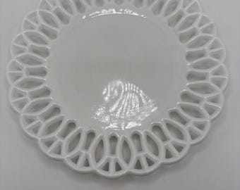 Antiker EAPG-Milchglasteller mit Challinor & Taylor-Gitterrand, 1885–1893