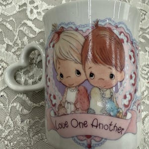 Vintage 1992 Enesco Precious Moments Collection Love One Another Mug Heart
