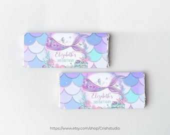 Op de afbeelding: Twee chocoladeverpakkingen met een zeemeermin-thema in paars, blauw en groen met de tekst "Elizabeth's 3rd Birthday".