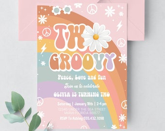 Puede incluir: Una invitación colorida con un arcoíris y una margarita. El texto dice "The Groovy" y "Peace, Love and fun. Join us to celebrate Olivia is turning tho. Saturday January 18th | 2-4 pm 12345 Under the Sea Street Miami Florida 88877 RSVP To Ashley 555.432.1098 https://www.etsy.com/shop/Crishstudio"