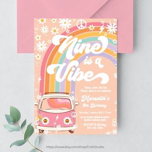 Convite de aniversário Nine Is A Vibe Hippie Van editável 9º aniversário Groovy Decorações Tema Hippie Convites retrô G209