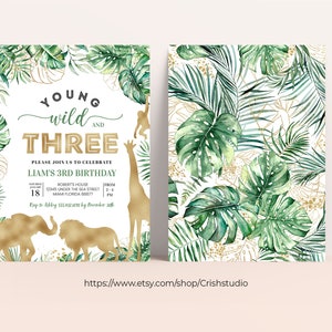 Puede incluir: Una invitaci&oacute;n de cumplea&ntilde;os con tem&aacute;tica de selva con detalles en dorado. La invitaci&oacute;n presenta un patr&oacute;n de hojas verdes y doradas sobre un fondo blanco. El texto de la invitaci&oacute;n dice "Young Wild and Three" e incluye los detalles de la fiesta de cumplea&ntilde;os de Liam por sus 3 a&ntilde;os.