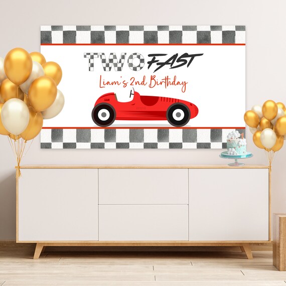 Felice candela di secondo compleanno. Biglietto di auguri per bambino con illustrazione dell'auto da corsa Immagine e Vettoriale