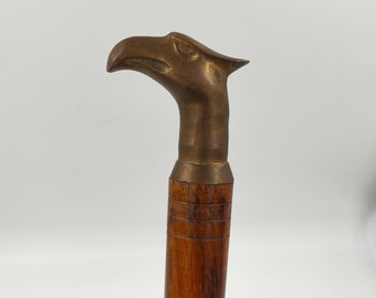 Vintage Shoehorn Brass Eagle Head Mango de madera, Zapato Cuerno Acento de latón, Zapato largo coleccionable Cuerno de latón y madera hecho