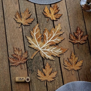 Ensemble de porte-pots en bois Nature Feuille d'érable Fait à la main Ustensiles de cuisine modernes Réglage de la table Minimalisme Cadeau de pendaison de crémaillère Artisanat du bois image 1