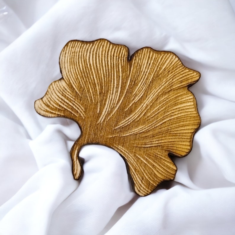 Set of Nature leaves Wooden Pin Magnets Exclusive Brooch/Magnet Housewarming Gift Fridge Magnet Kitchen Accessories Home Decor Gingko (1 un.)