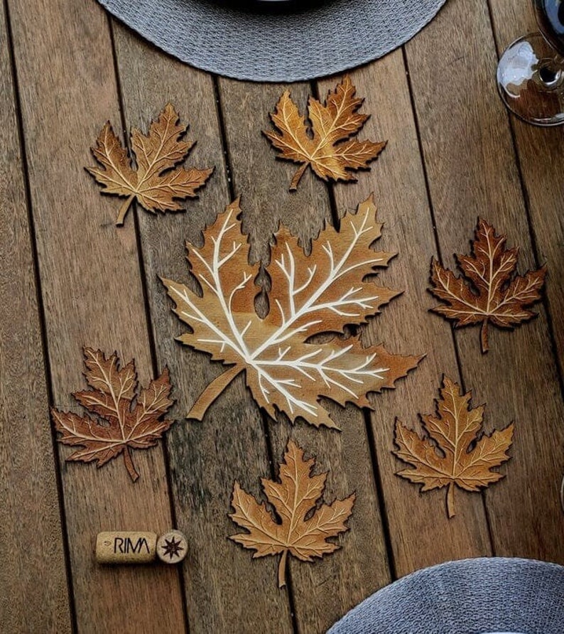 Ensemble de porte-pots en bois Nature Feuille d'érable Fait à la main Ustensiles de cuisine modernes Réglage de la table Minimalisme Cadeau de pendaison de crémaillère Artisanat du bois image 1