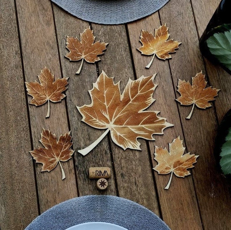 Ensemble de porte-pots en bois Nature Feuilles d'automne Fait à la main Ustensiles de cuisine modernes Réglage de la table Minimalisme Cadeau de pendaison de crémaillère Bois image 1