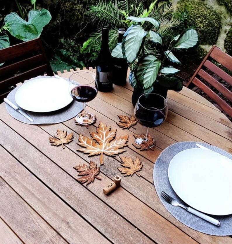 Ensemble de porte-pots en bois Nature Feuille d'érable Fait à la main Ustensiles de cuisine modernes Réglage de la table Minimalisme Cadeau de pendaison de crémaillère Artisanat du bois image 3