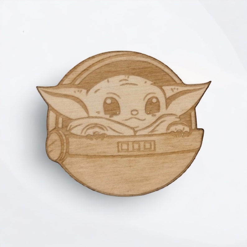 Set of 6 Star Wars Wooden Magnets & Pins Exclusive Brooch/Magnet Housewarming Gift Fridge Magnet Kitchen Accessories Home Decor Baby Yoda (1 un.)
