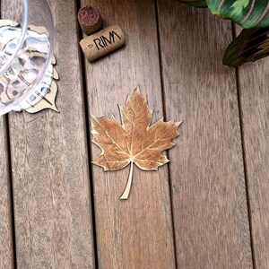 Ensemble de porte-pots en bois Nature Feuilles d'automne Fait à la main Ustensiles de cuisine modernes Réglage de la table Minimalisme Cadeau de pendaison de crémaillère Bois Coaster (1 un.)