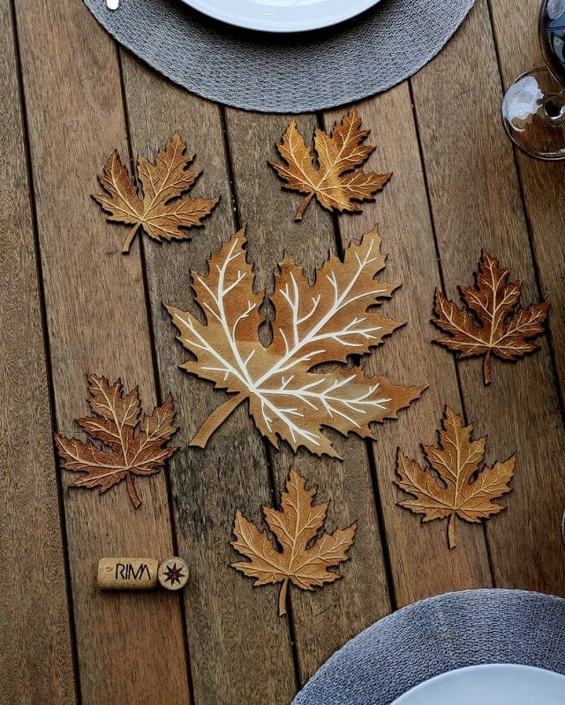 Ensemble de porte-pots en bois Nature Feuille d'érable Fait à la main Ustensiles de cuisine modernes Réglage de la table Minimalisme Cadeau de pendaison de crémaillère Artisanat du bois 2 Pot H + 6 Coasters