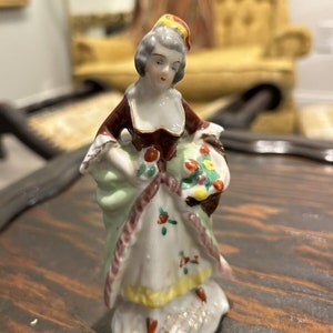 Vintage Porcelain Lady Figure Made In Occupied Japan