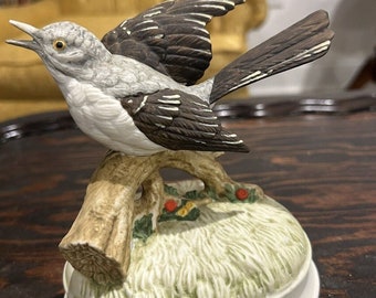 Boîte à musique oiseau moqueur Gorham biscuit porcelaine