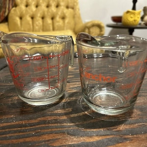 Cantidad 2 Vintage Anchor Hocking Letra Roja 1 Taza Taza Medidora de Vidrio.