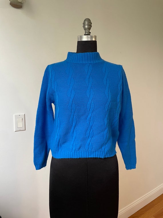 chaus electric blue flutter Gem