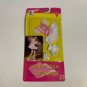 Vintage Original Barbie 1992 Skipper #863 Trendy Teen Fashions Outfit New Old Stock
