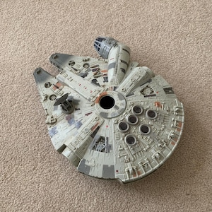 Vintage 1995 Kenner Star Wars Millennium Falcon Power Of The Force Toy Figure