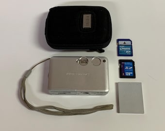 Nikon COOLPIX S4400 Silver in Box &4GB Sdhc Card Digital Camera