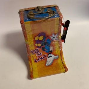Vintage Disney Mickey Mouse Skateboard Ramp Tin /Lunchbox