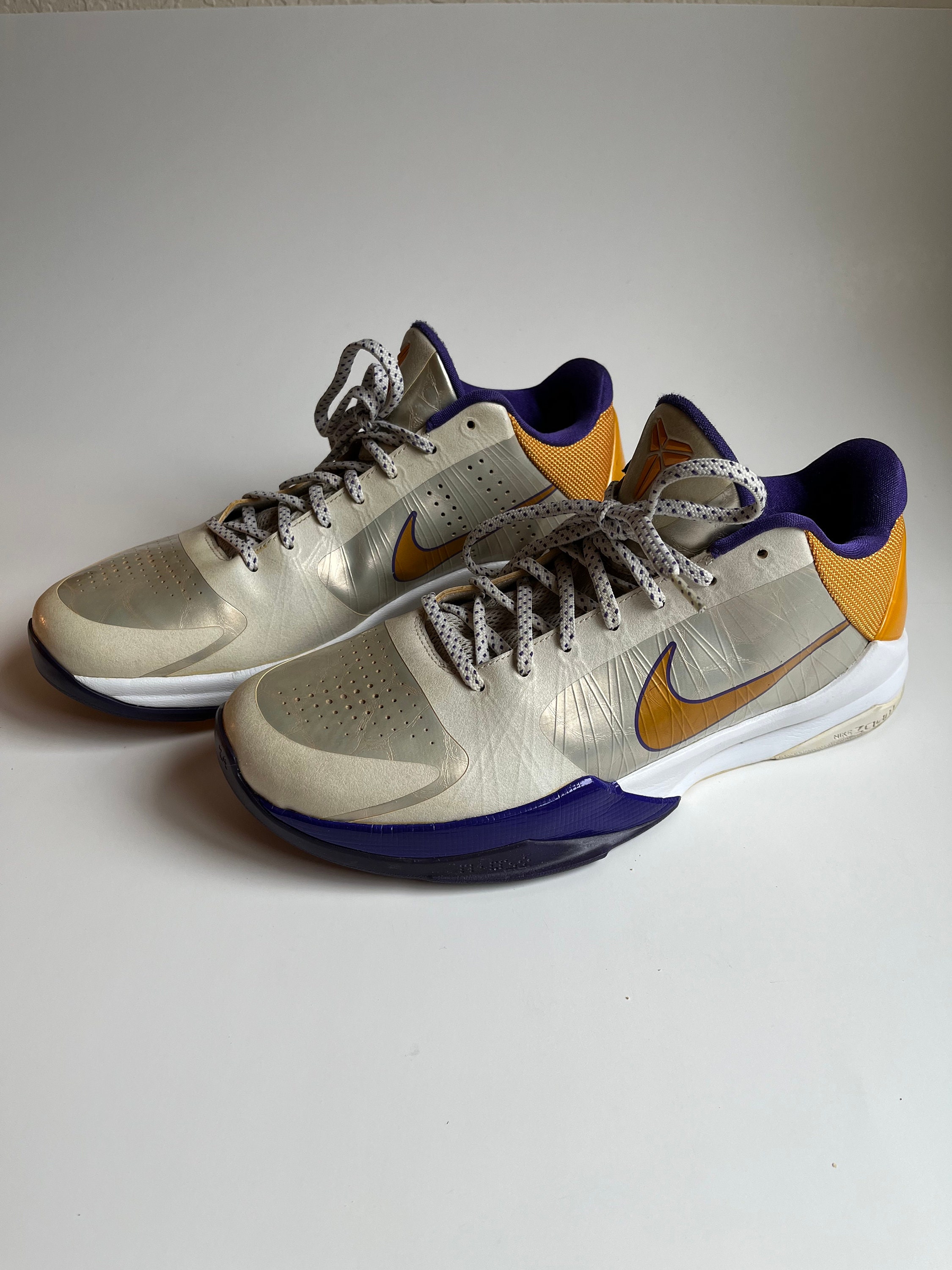 Nike Zoom Kobe 5 White/golden/purple 386429-102 - Etsy Nike Zoom Kobe 5 White/golden/purple 386429-102 - Etsy