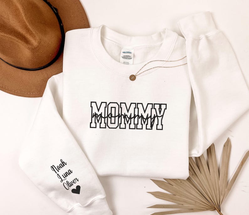 Embroidered Mommy Sweatshirt, Embroidered Custom Name Shirt, Embroidered Gift For Mommy Shirt, Mothers Day Gift, Cute Mommy Crew Neck Tee bild 6